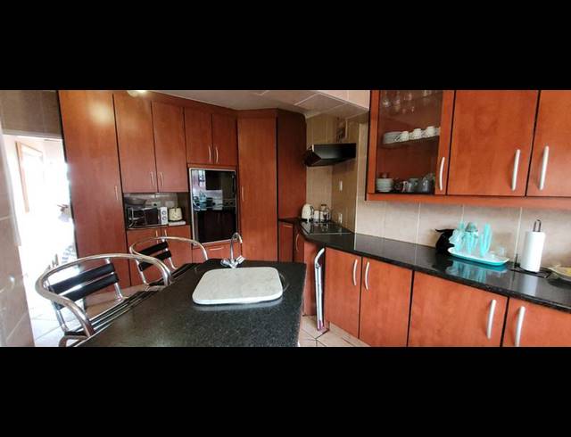 3 BEDROOM HOUSE FOR SALE IN GLENVISTA
